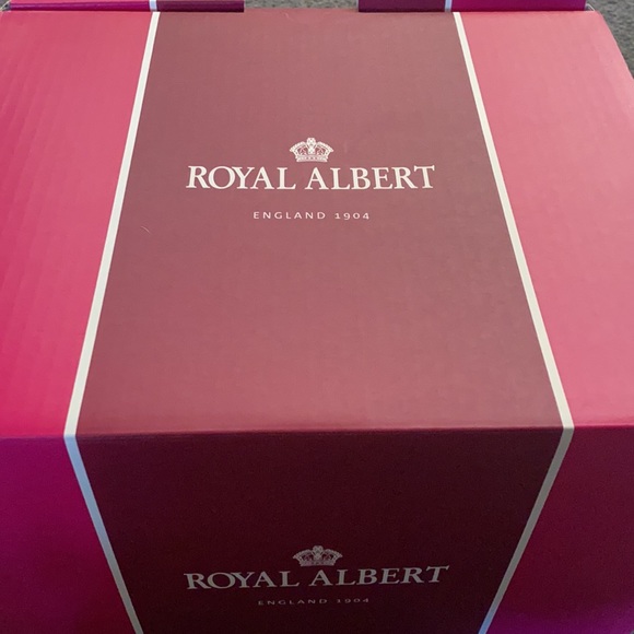 Royal Albert Old Country Roses 9 Piece Teaset - Picture 7 of 7